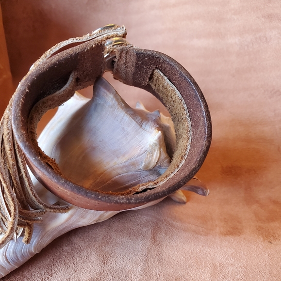 Brown leather adjustable cuff with tassel - Picture 2 of 2